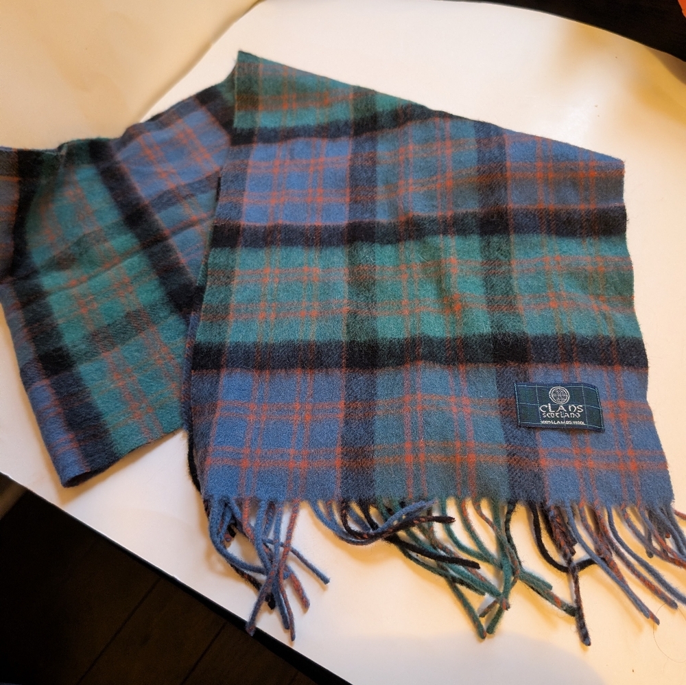 Clans Scotland 100% lambswool scarf in EUC